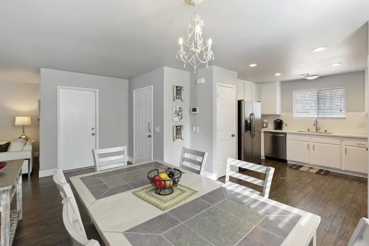 012_Dining & Kitchen Areas