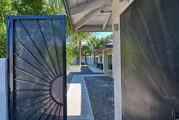 611 E Simms Rd Palm Springs CA-large-008