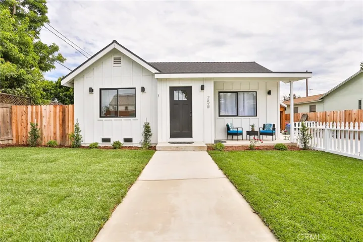 258 E 20th Street, Costa Mesa, California 92627