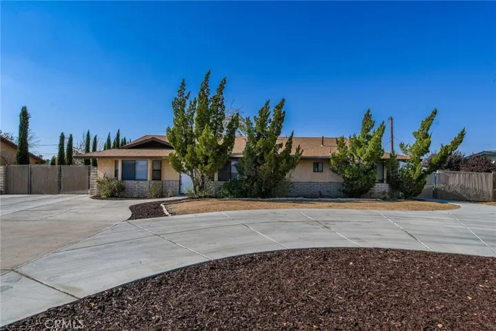 13044 Algonquin Road, Apple Valley, California 92308