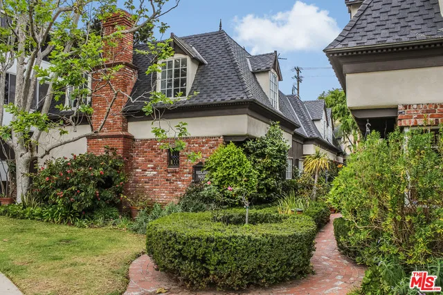 8 Unit Tudor Complex