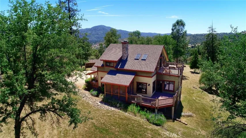42711 Nelder Heights Drive, Oakhurst, California 93644