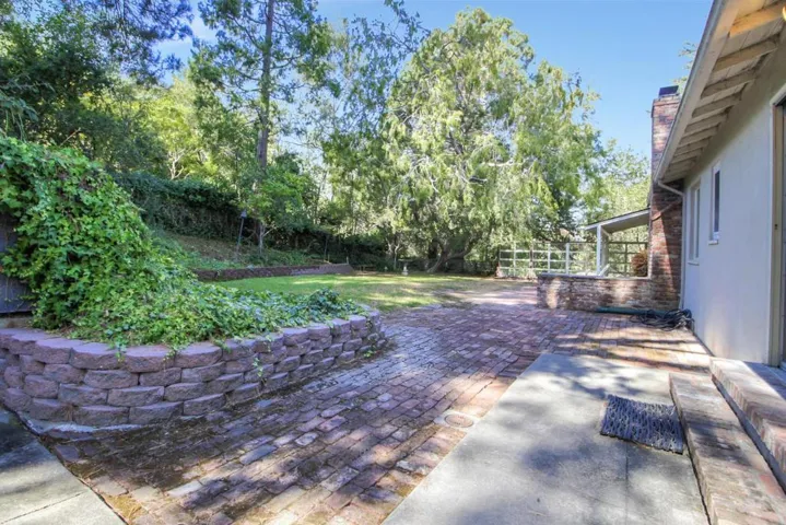 940 Black Mountain Road, Hillsborough, California 94010