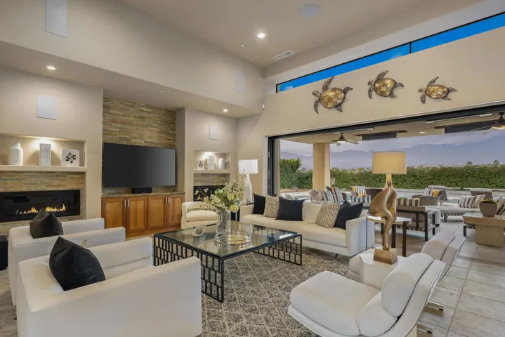 107 Vail Dunes Ct Rancho-large-025-012-H