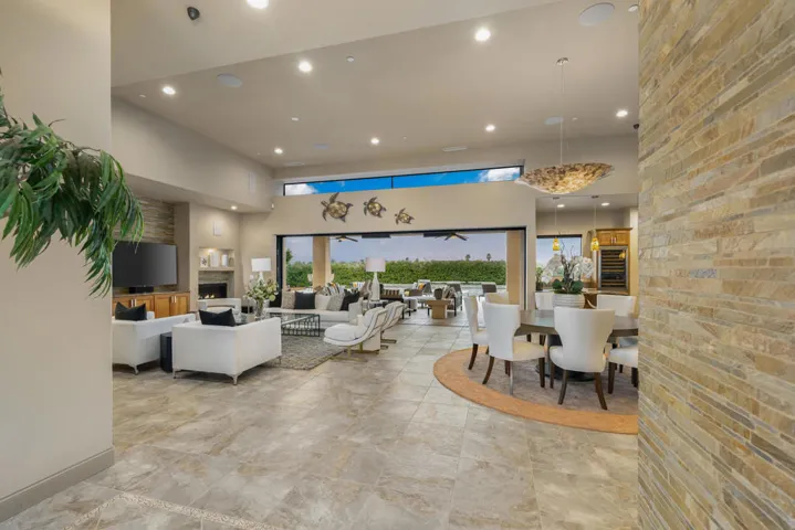 107 Vail Dunes Ct Rancho-large-024-044-H