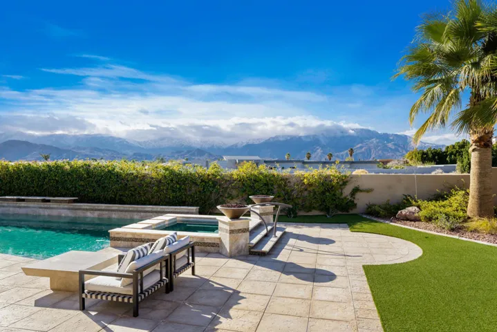 107 Vail Dunes Ct Rancho-large-051-053-H
