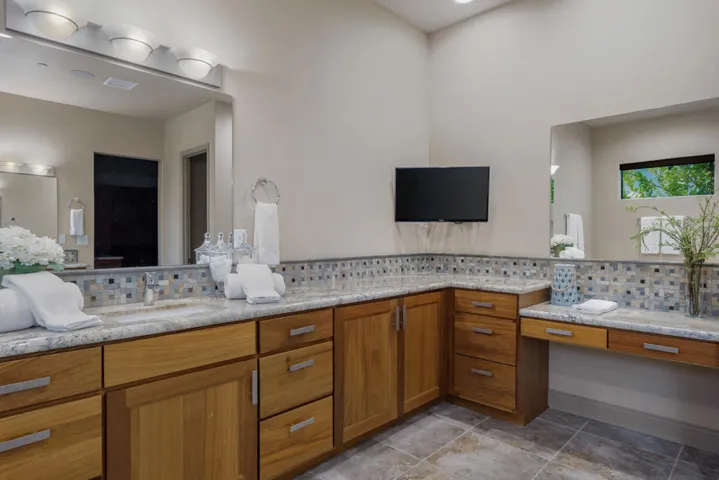 107 Vail Dunes Ct Rancho-large-039-032-H