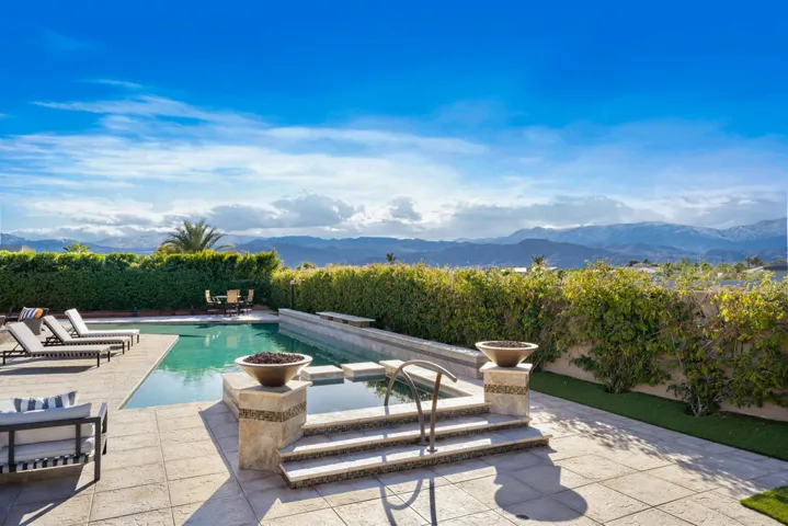 107 Vail Dunes Ct Rancho-large-055-058-H