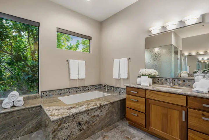 107 Vail Dunes Ct Rancho-large-038-037-H