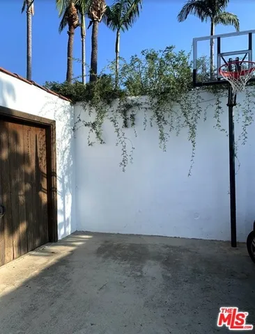 215 Palisades Avenue, Santa Monica, California 90402