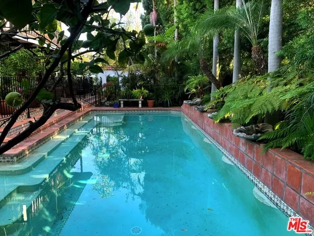 215 Palisades Avenue, Santa Monica, California 90402