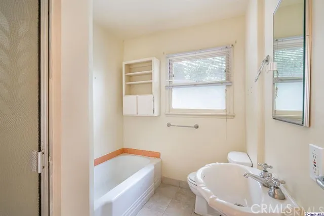 5400 Veloz Avenue, Tarzana, California 91356