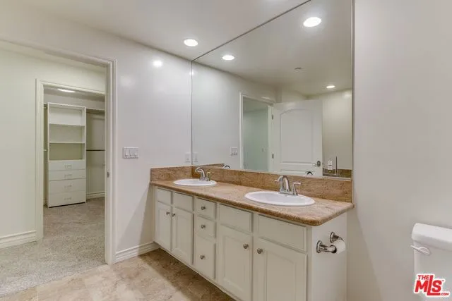 1726 S Bentley Avenue 202, Los Angeles, California 90025