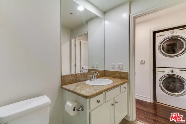 1726 S Bentley Avenue 202, Los Angeles, California 90025