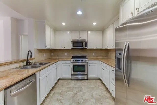 1726 S Bentley Avenue 202, Los Angeles, California 90025