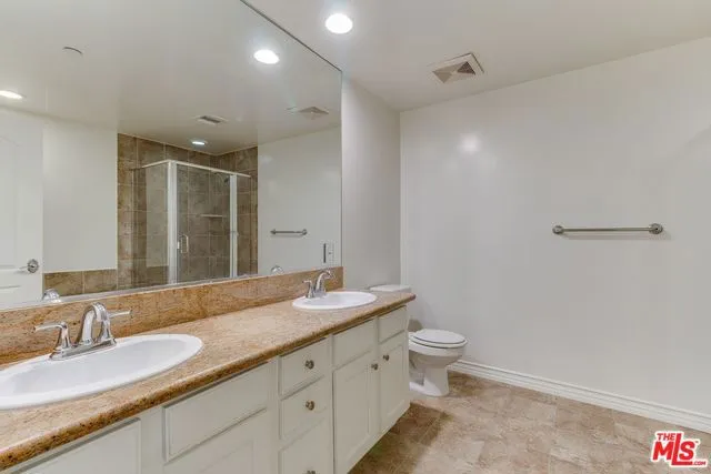 1726 S Bentley Avenue 202, Los Angeles, California 90025