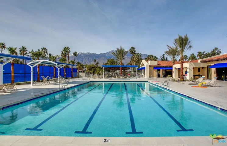 Oversize Lap pool