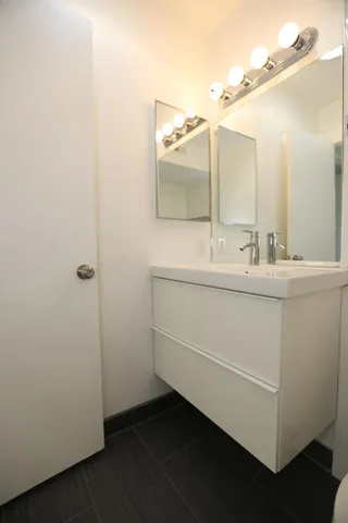 BathroomB2