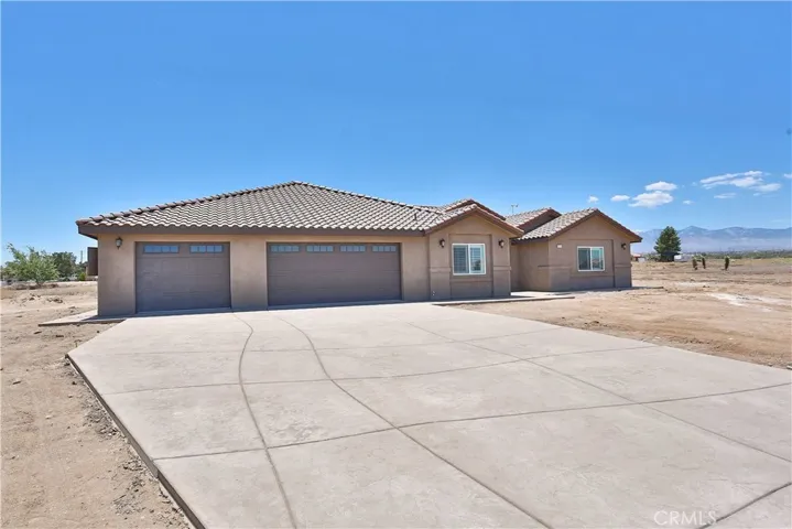 10196 Trinity Road, Oak Hills, California 92344
