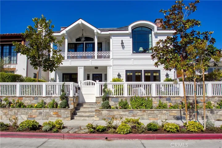 Approximately 4650 ft.² on a 5300 square-foot lot. 45X118. In Corona Del Mar this is actually considered a lot and a half.