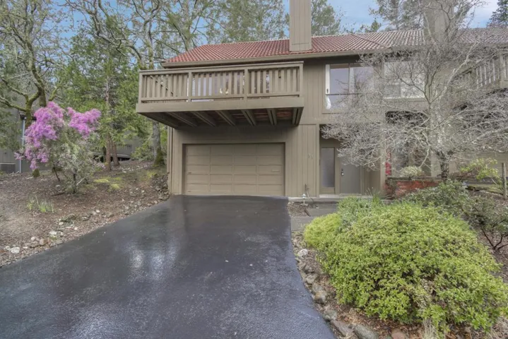 31 Oak Forest Place, Santa Rosa, California 95409