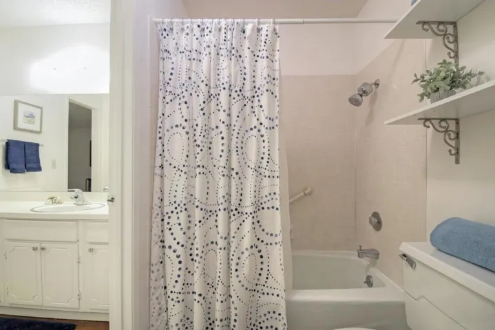 31 Oak Forest Place, Santa Rosa, California 95409
