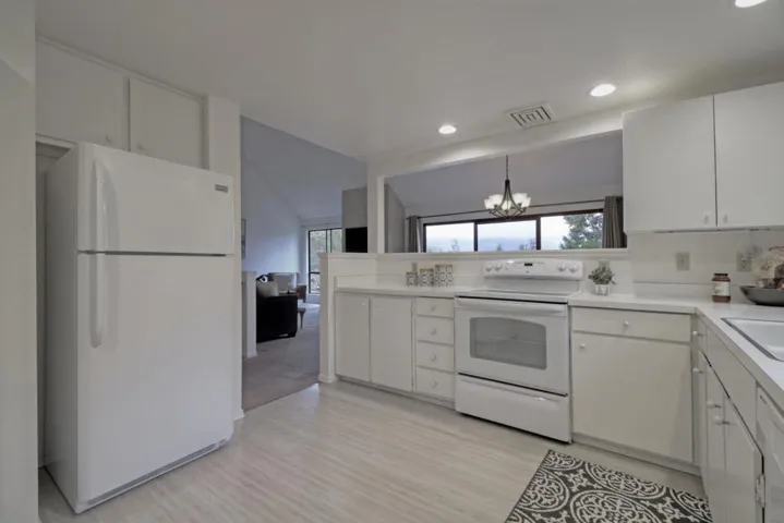 31 Oak Forest Place, Santa Rosa, California 95409