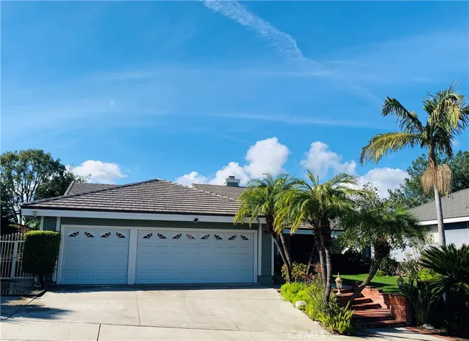 Spacious Single Story Floor plan with 3 car garage!