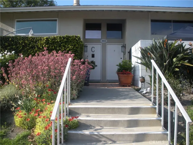 Front Main Entrance door. Unit B