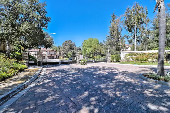 01_f8_691_Larchmont_St_092418_001_mls