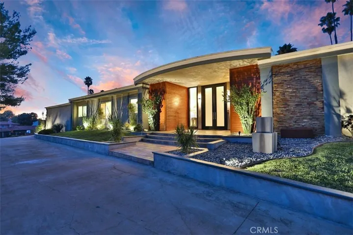 1981 Beverly Glen Drive, North Tustin, California 92705
