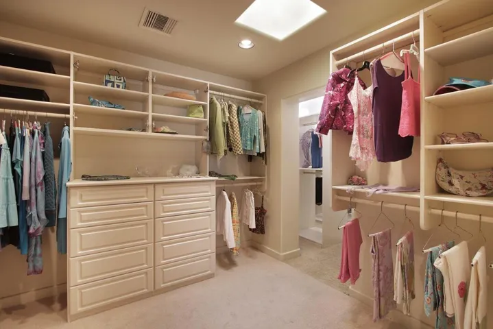 Fernando Master Closet