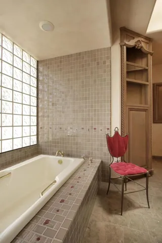 Fernando Master bath