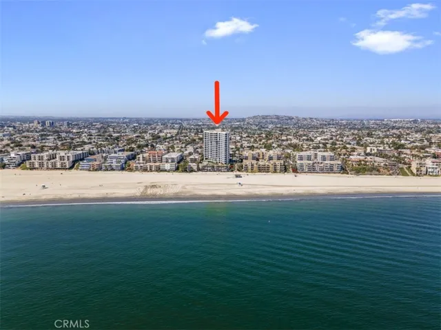 Luxury high-rise on the sand with 10th floor views