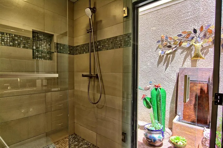 DSC_0002_3_4_5_6_easyHDR-interior2