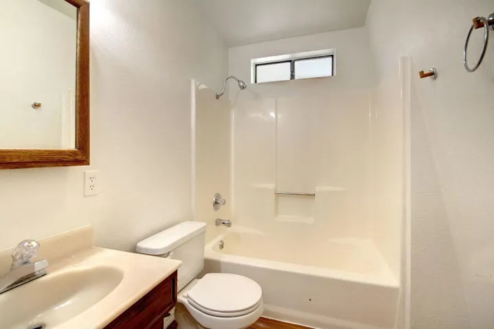 guest-bathroom_50226050473_o