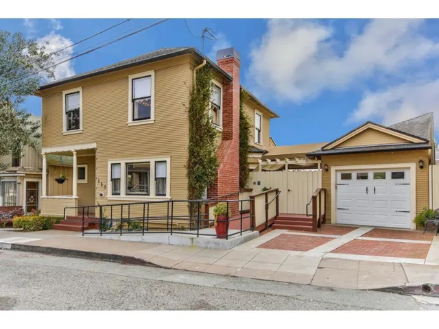 157 15th Street, Pacific Grove, California 93950