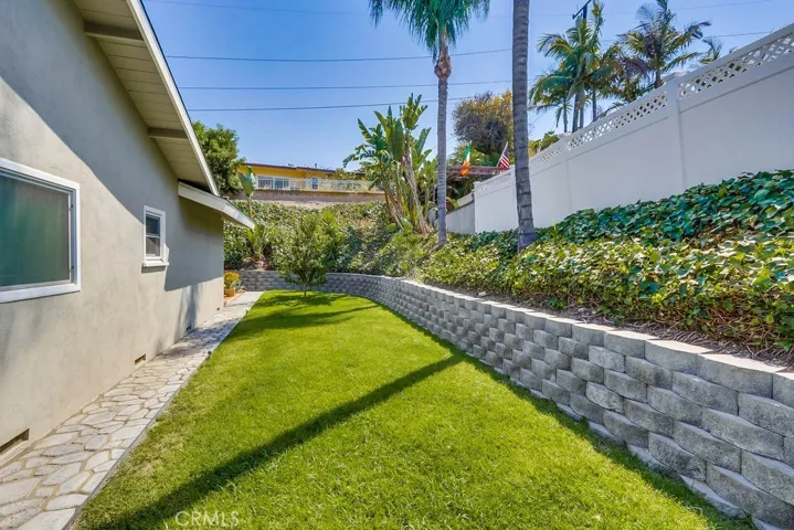 Spacious side yard
