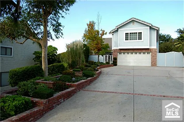 Exclusive country living in the suburbs!