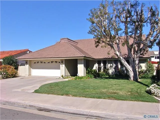 Lovely Curb Appeal and Just Steps to Neighborhood Park!