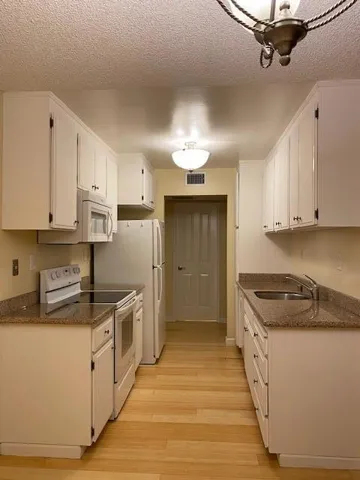 226 W Edith Avenue 13, Los Altos, California 94022