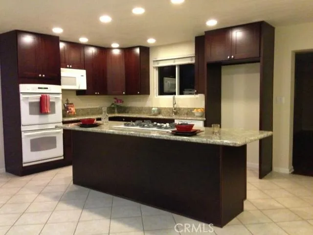 Gorgeous New Cabinets and Granite!!