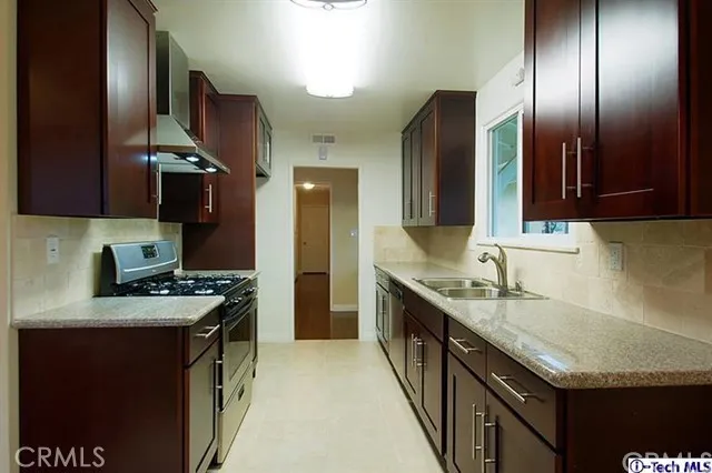 10452 Woodley, Granada Hills, California 91344