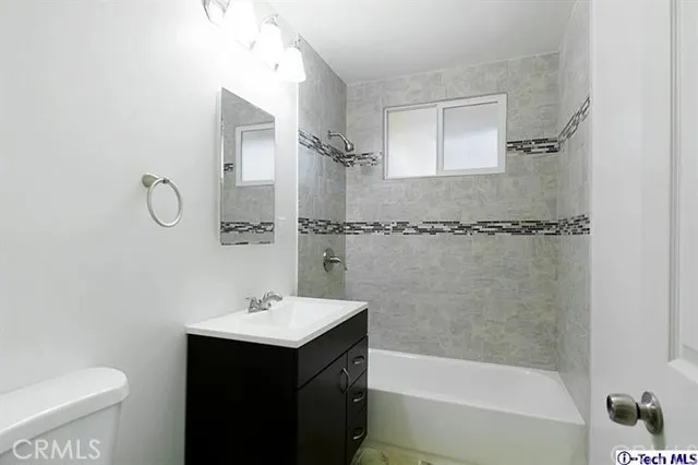 10452 Woodley, Granada Hills, California 91344