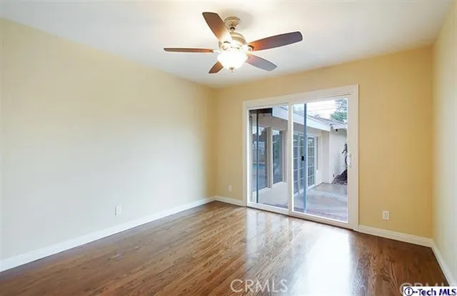 10452 Woodley, Granada Hills, California 91344