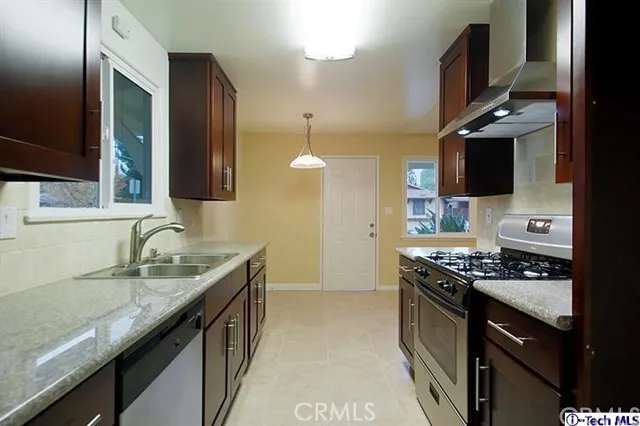10452 Woodley, Granada Hills, California 91344