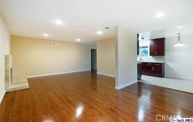 10452 Woodley, Granada Hills, California 91344