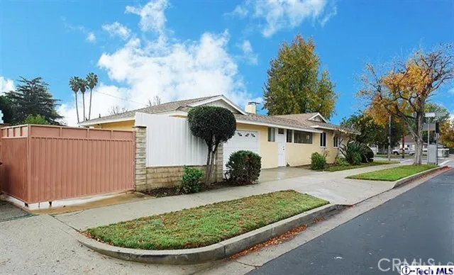 10452 Woodley, Granada Hills, California 91344
