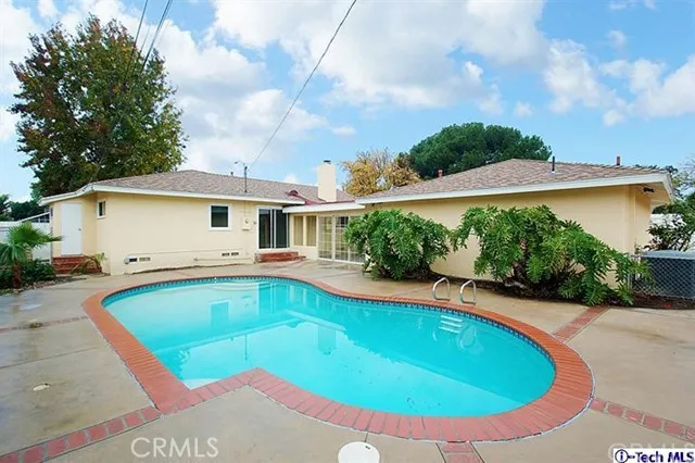 10452 Woodley, Granada Hills, California 91344