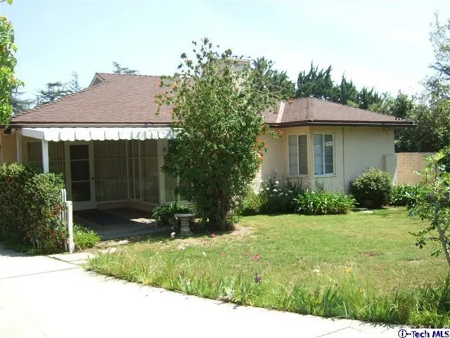 565 N Sierra Madre Boulevard, Pasadena, California 91107